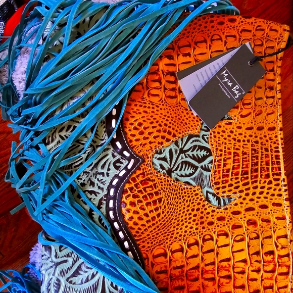 There are many brands of purses and clothing all are negotiable - Picture 6 of 16